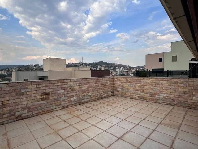 Apartamento duplex espaçoso para venda no coração de Itabirito